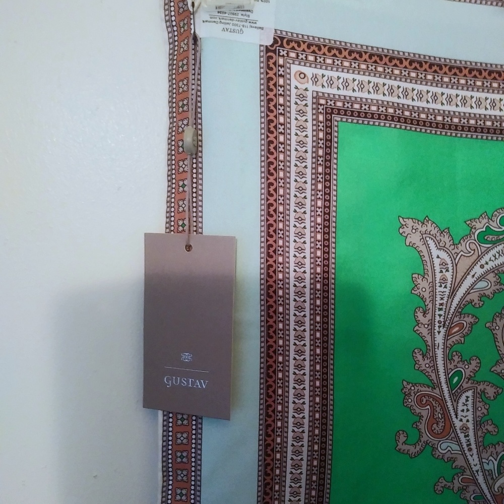 Gustav Scarf